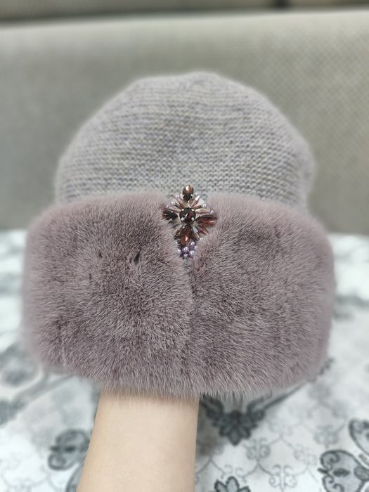 Шапка с норковой вставкой и шарф