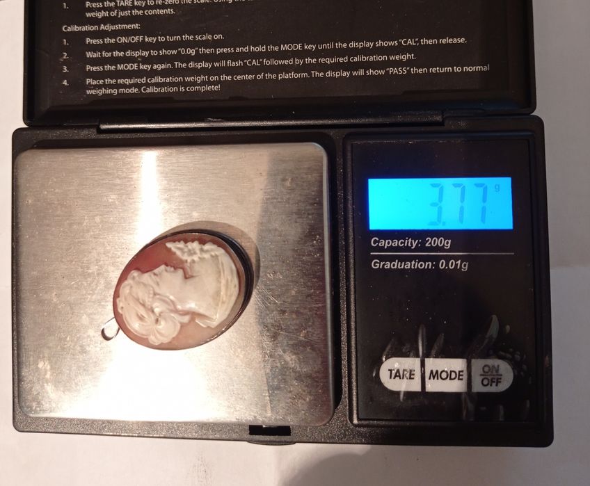 Vând sau schimb obiecte vechi.Preț în funcție de obiectul ales.