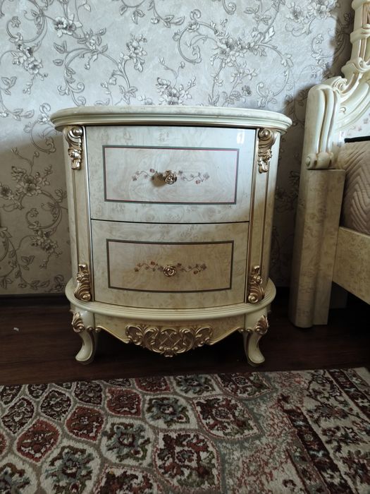Spalniy komplekt sotiladi Kitay
