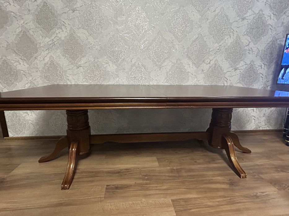 Продам стол гостиный