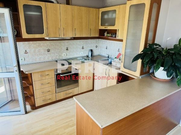 Дава се под наем Тристаен апартамент в Поморие - 95 кв.м за 459 € - Снимка #1