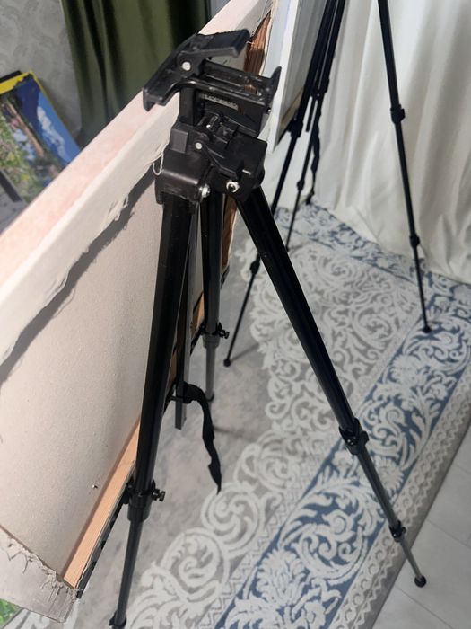 срочно продам Мольберт «тренога»