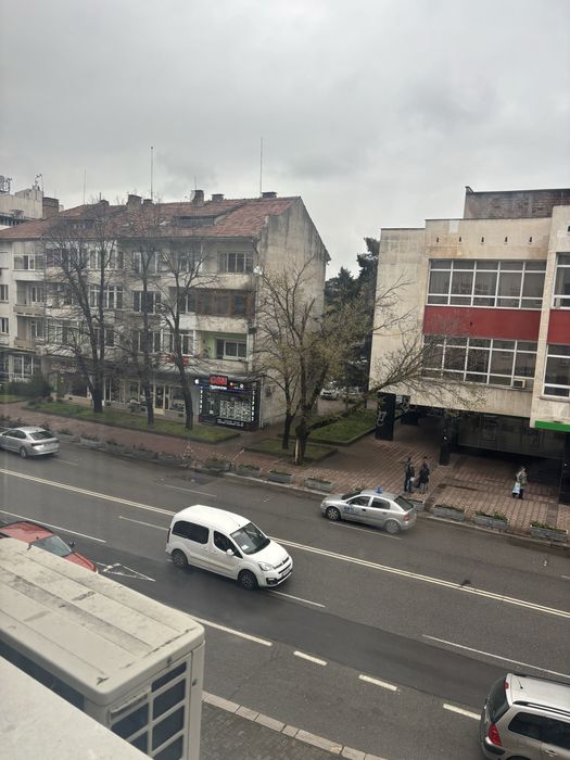 Едностаен апартамент-имот в Казанлък със статут на фризьорски салон