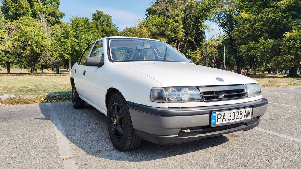 Opel Vectra A 1.6i (C16NZ) – 75 к.с. – Един собственик от 1999 г., гаражна