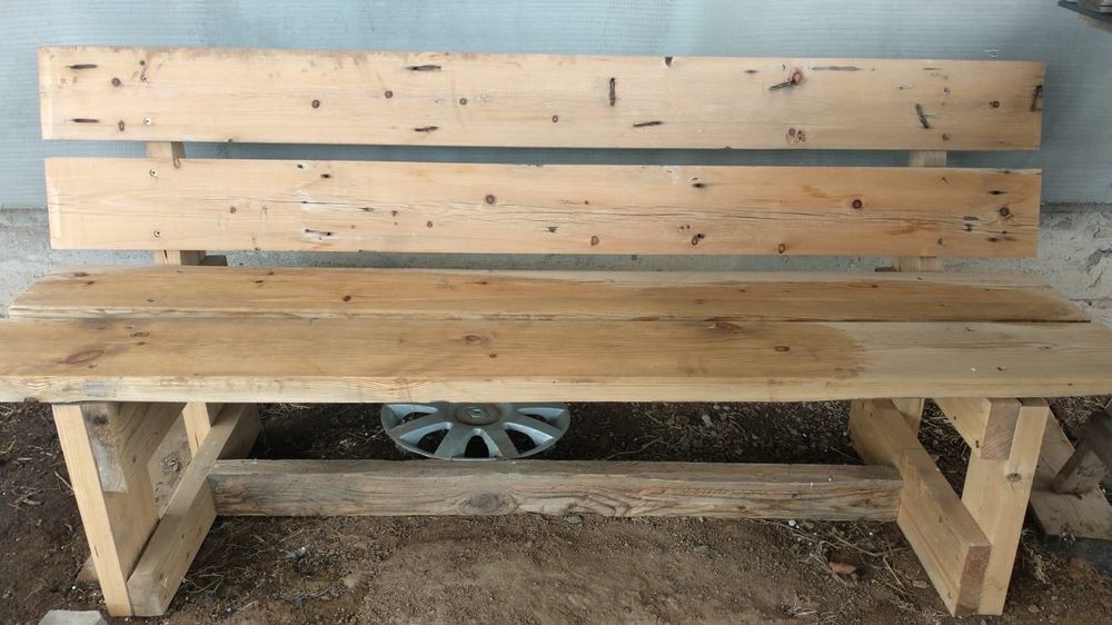 Очень крепкая лавочка (скамейка)