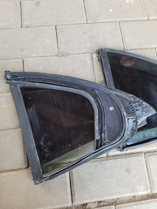 Geamuri Mercedes laterale triunghiulare