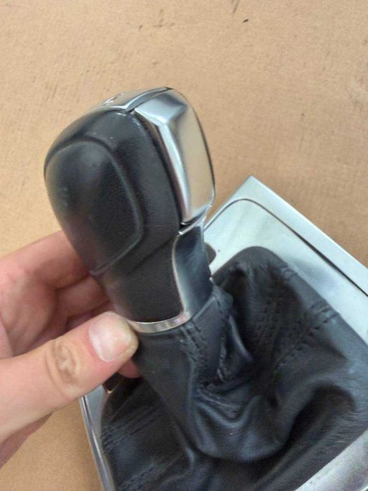 Manson nuca schimbator DSG 2 cu rama si afisaj VW PASSAT B7 CC model 2013