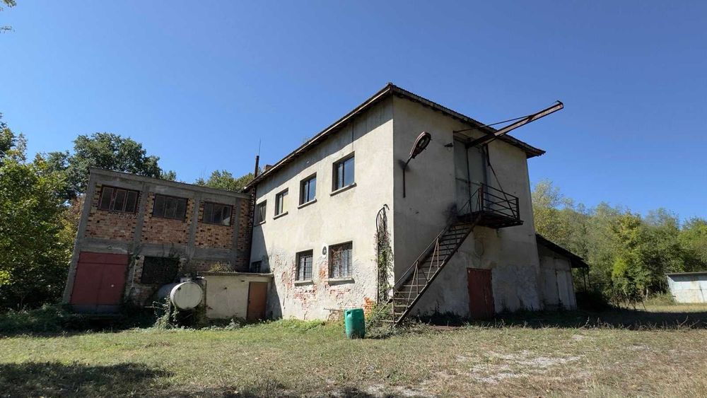 Продава се Промишлена сграда в Габрово, Промишлена зона - 2880 кв.м за 105 €/кв.м - Снимка #1