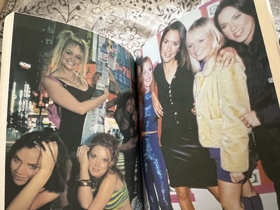 Книга за Spice girls 1998