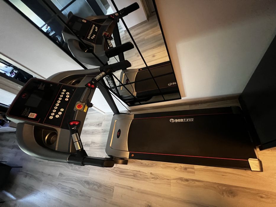 Bandă de alergat electrică BodyFit A6000 – 3.25 CP, Înclinație 15%, Bluetooth