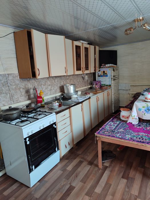 Полуподвальный дом с мансардой.