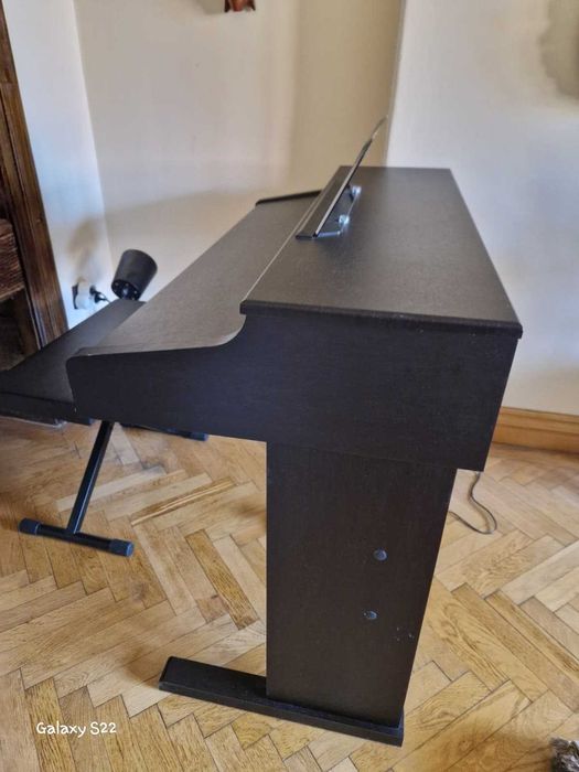 Pian electronic profesional Miles, 61 clape, 128 ritmuri+pedală CADOU