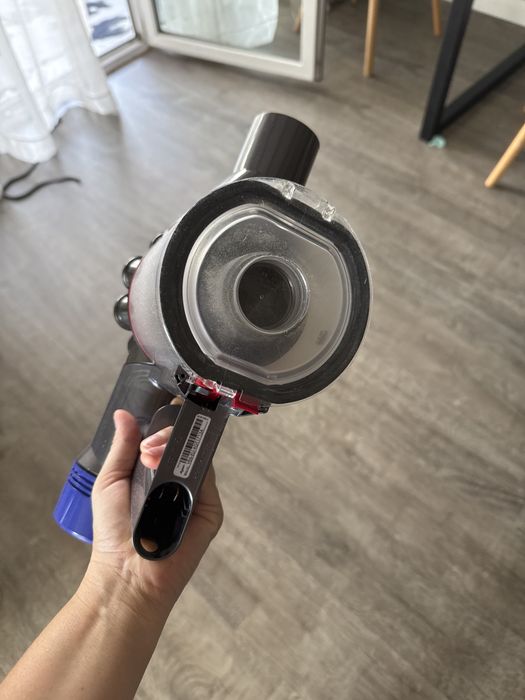 Corp dyson v8.
