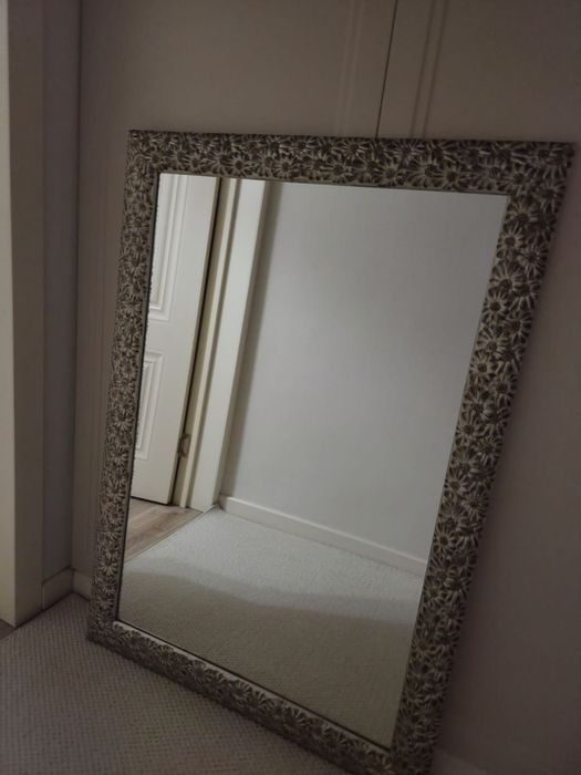 Продаю настенное зеркало