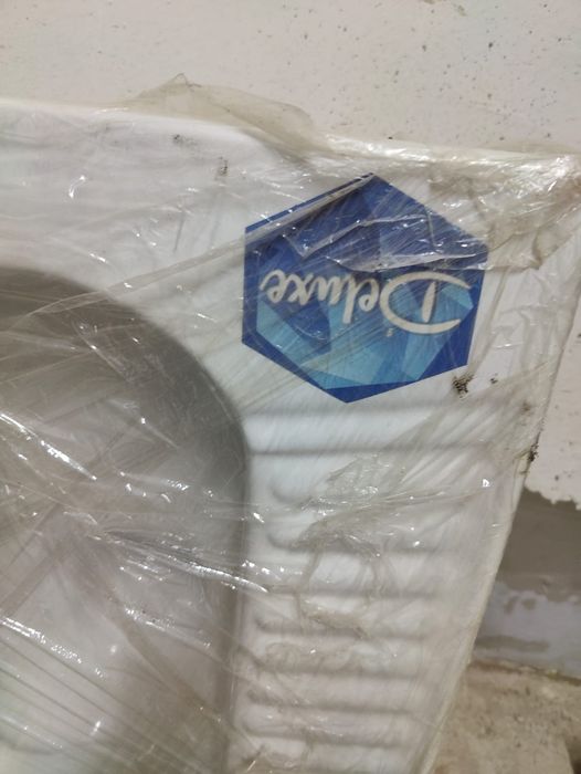 Продам напольный унитаз с бачком Генуя