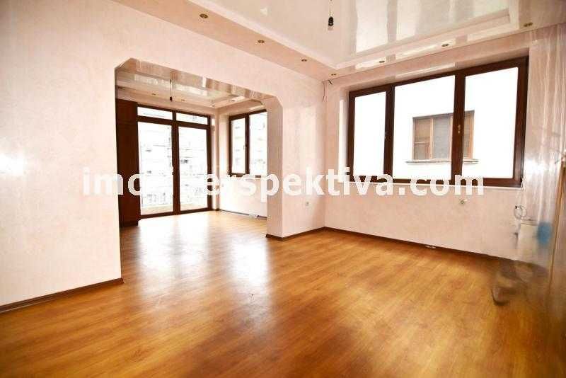 Продава се Тристаен апартамент в Пловдив, Център - 145 кв.м за 876 €/кв.м - Снимка #3