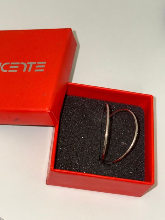 Продам серьги серебренные lucentе