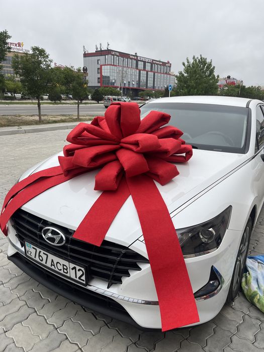 Красный бант на машину