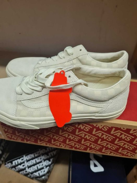 Нови бежови кецове VANS, 38 номер