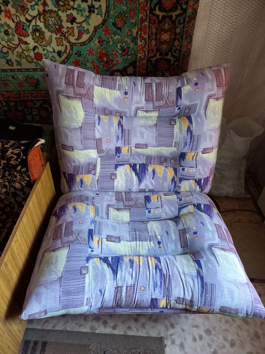 Продам трйка диваны,книжка