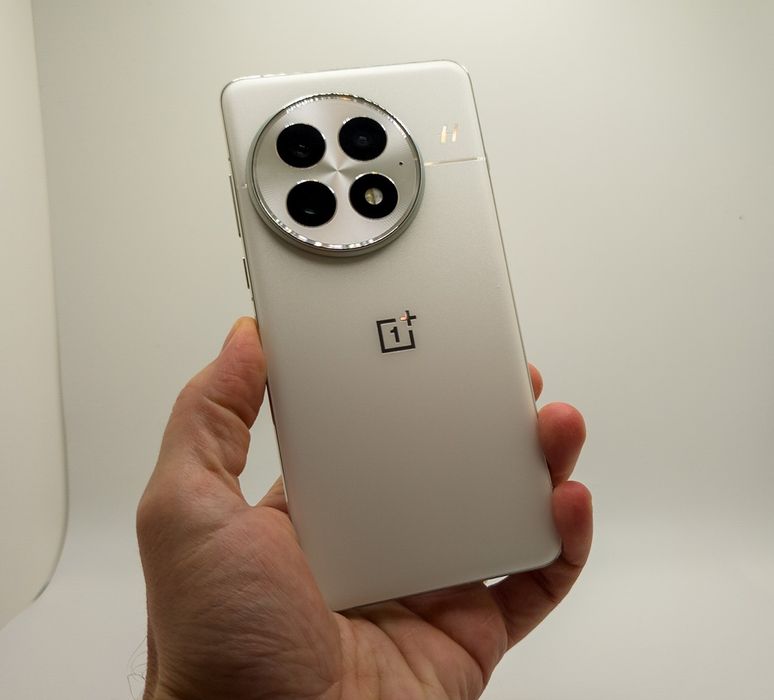 Oneplus 13 cn 12/256gb торга нет!