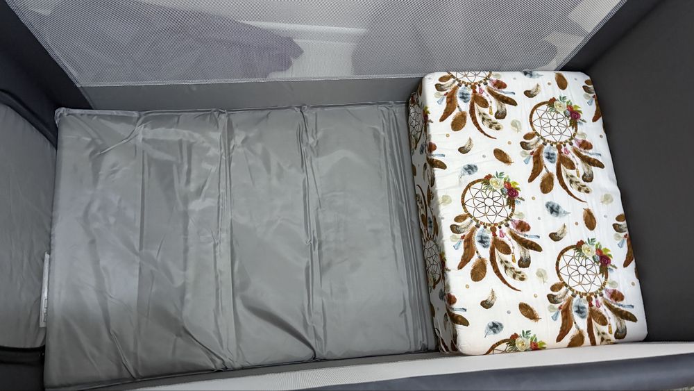 Patut pliabil de calatorie + saltea pliabila