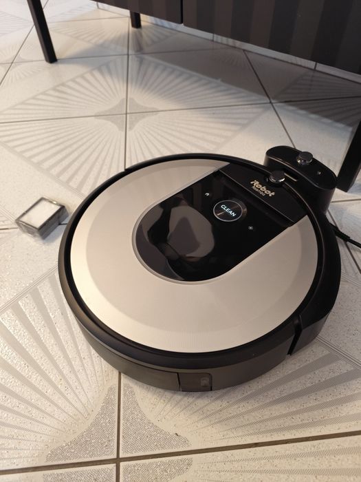 Aspirator robot iRobot Roomba i7 smart 80 min