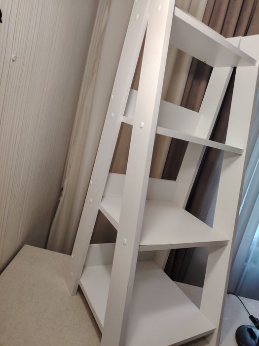 Стеллаж в комнату