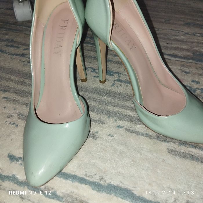 Продам туфли ,кроссы 37 рр барлыгы.