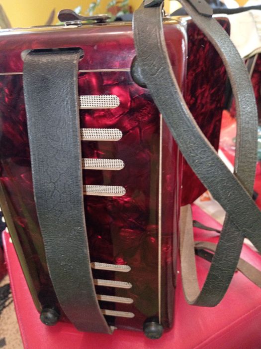 Vând Acordeon Weltmeister Serino