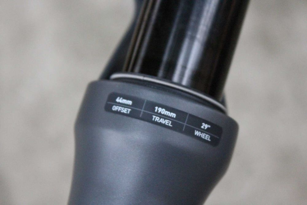RockShox ZEB Ultimate Charger 3 RC2 29" DebonAir+ 190mm Tapered Boost