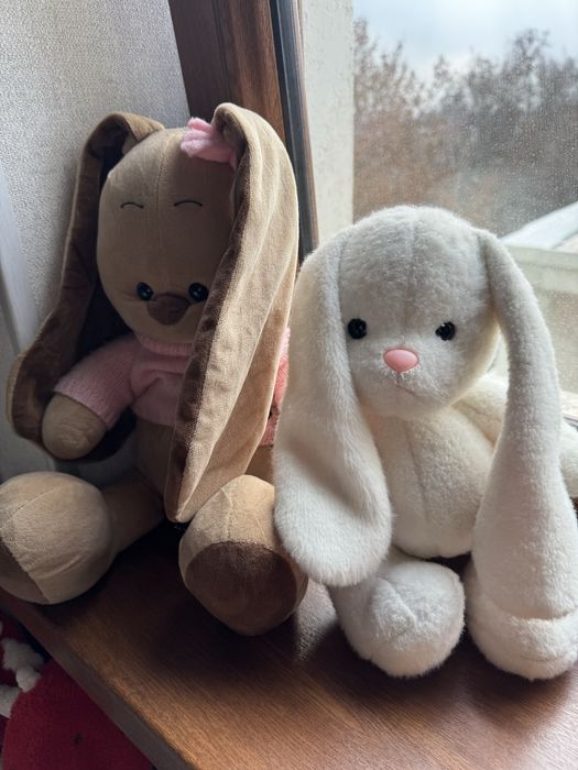 Qo’g’irchoq va yumshoq o’yinchoqla sotiladi