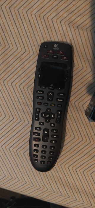 telecomandă universală logitech harmony 700