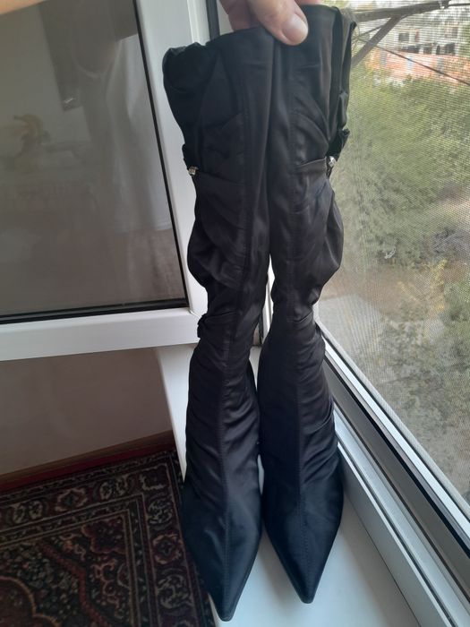 Сапожки  37-37,5 размер. Атласный материал очень элегантно смотрятс