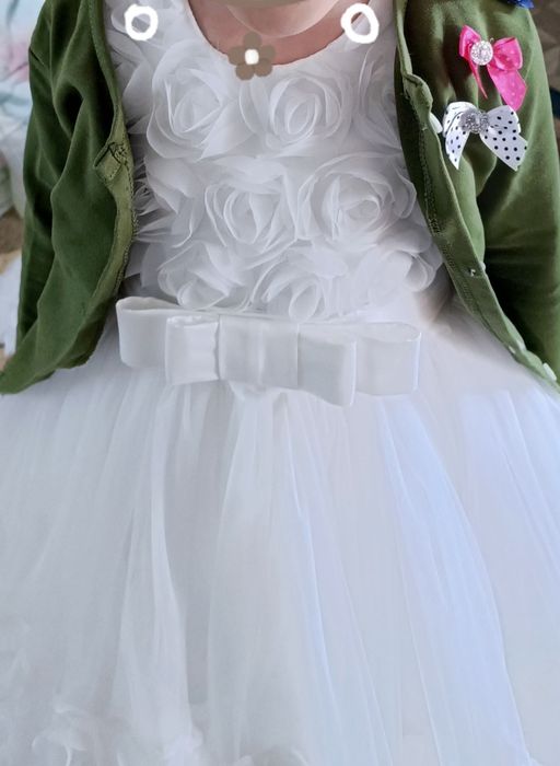 Платье нарядное.