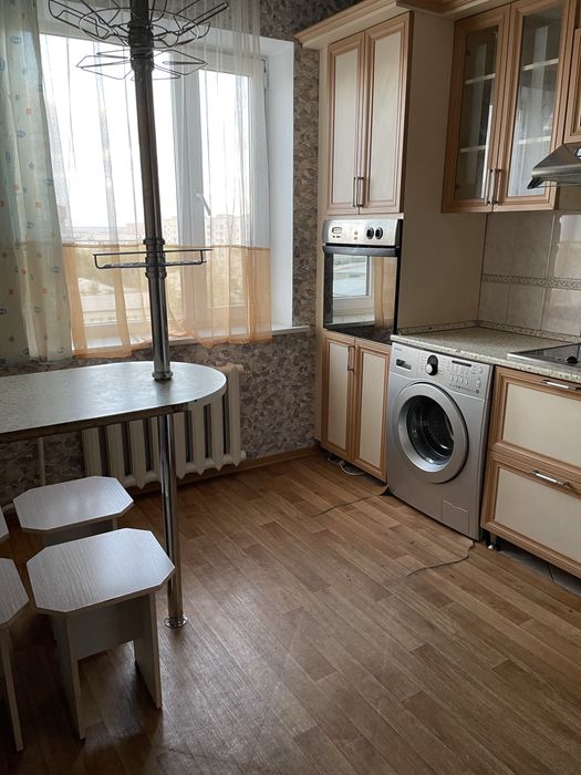 Сдам 2х ком люкс, район рынка!