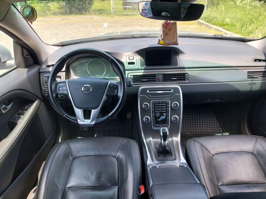 Vând Volvo V70D4 2015