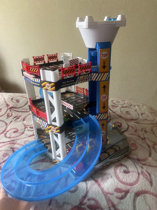 Игрушка парковка