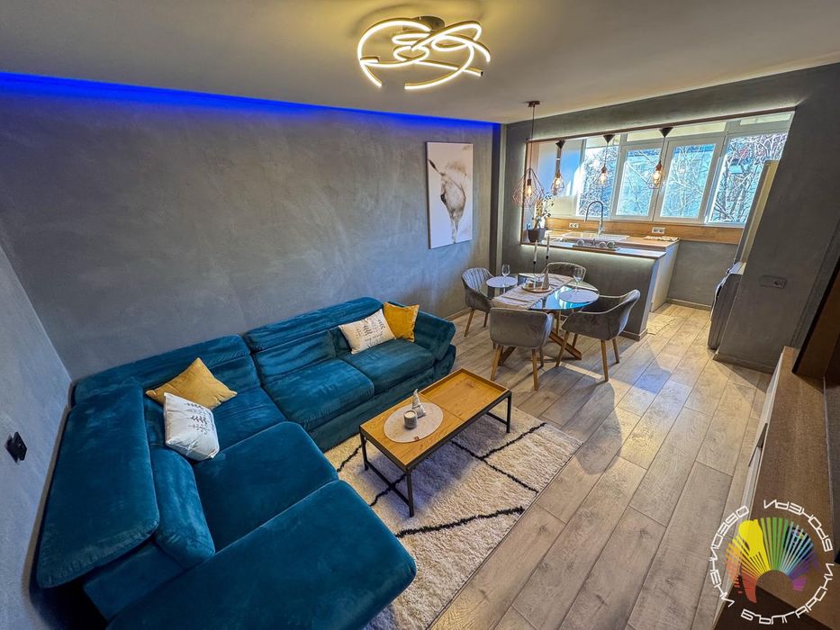 Дава се под наем Двустаен апартамент в Бургас, Център - 52 кв.м за 612 € - Снимка #3