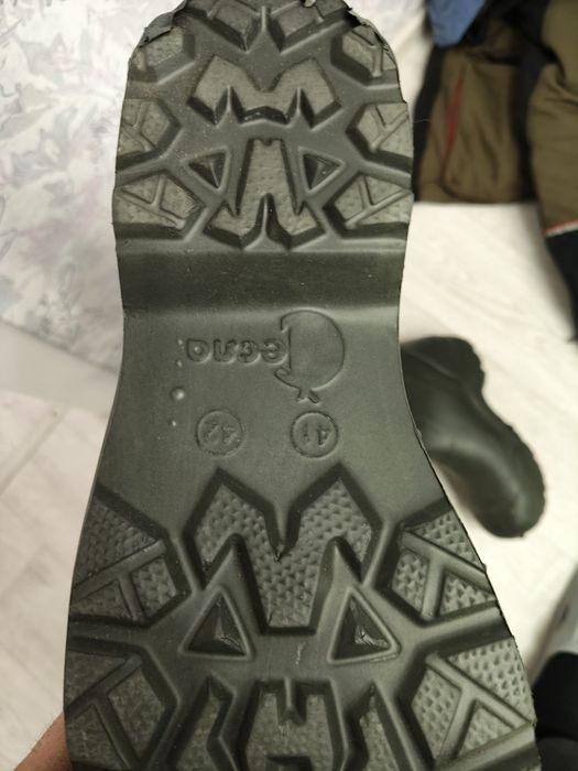 Продам зимние сапоги новые