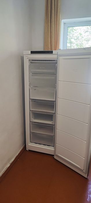 продам морозильник indesit