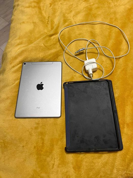 iPad Pro 9.7 inch A1674 128GB LTE WiFi + Cellular