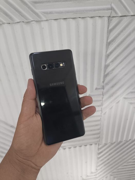 Samsung S 10+     11 Андройд  8/128 Обмен