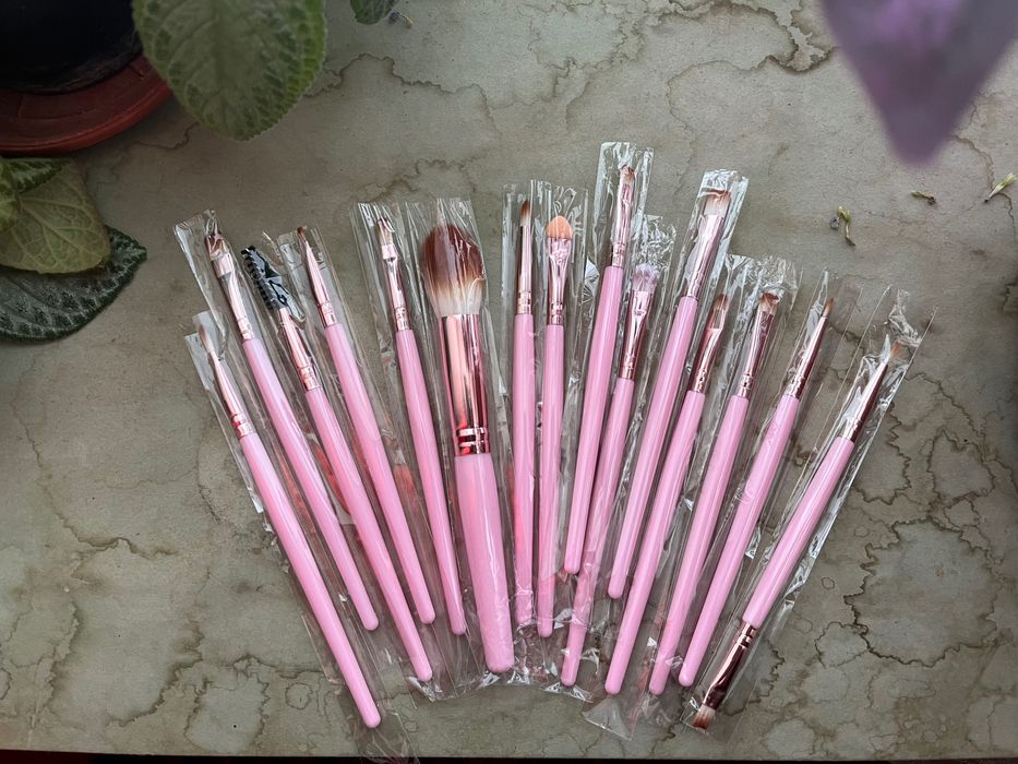 Четки за грим два комплекта