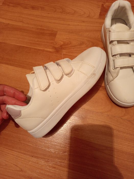 Adidași mărimea 33.