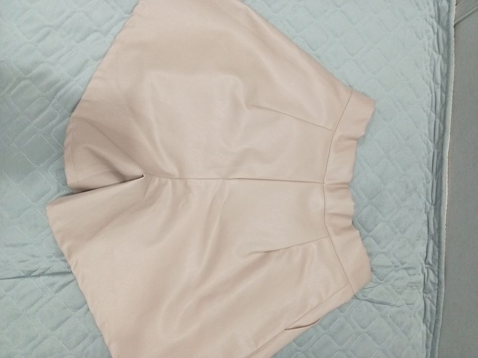 Продам кожанные шорты.