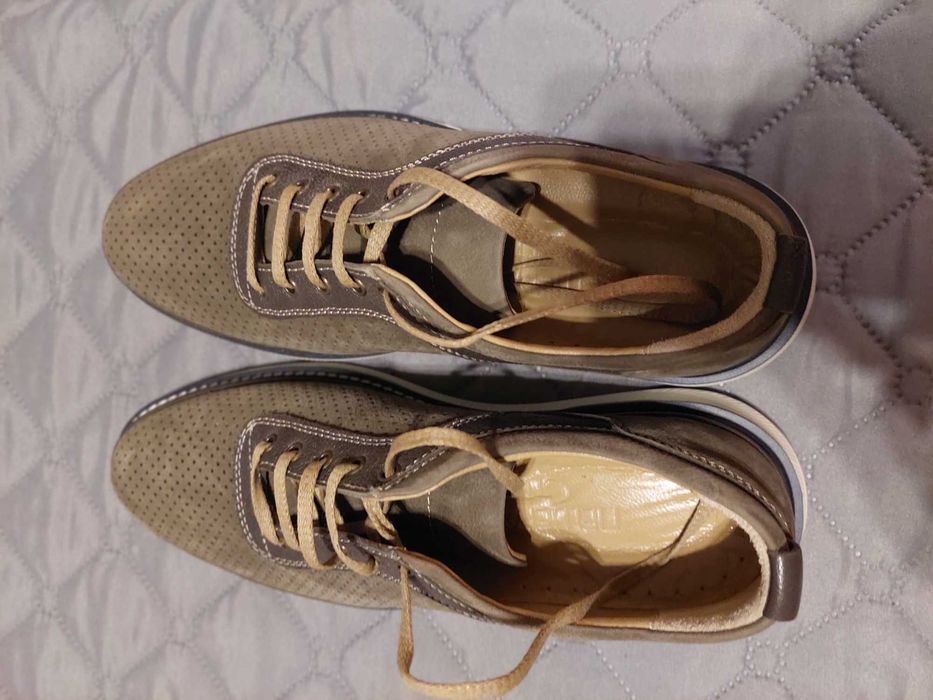 Продавам мъжки обувки