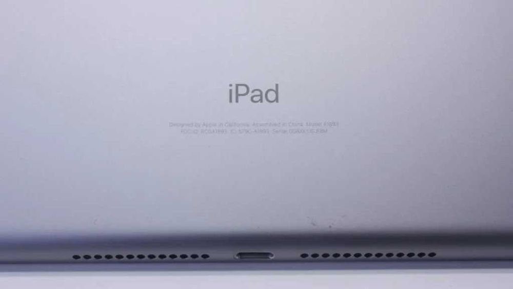 Apple iPad 6 (6-то поколение) 32GB 9.7-инчов Retina дисплей A1893