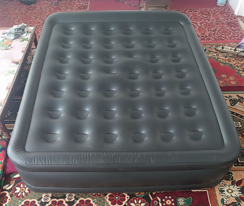 Naduvnoy divan sotiladi. 2 kishilik 1 oy ishlangan xolati yangi.