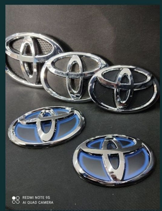 Значки шильдики надписи